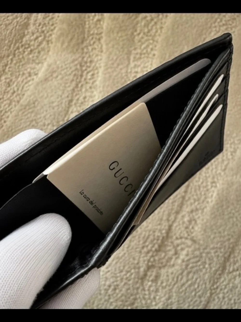 GUCCI GG Emblem Bi-Fold Leather Wallet - BRAND NEW IN BOX with Bow.